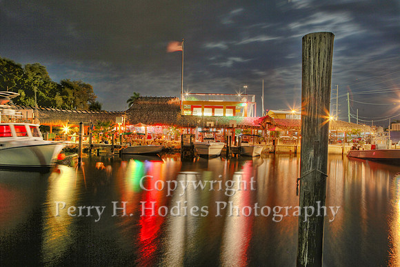 Salty's Waterfront Bar & Grill